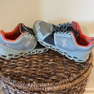 On Running Cloudstratus- Men’s 9